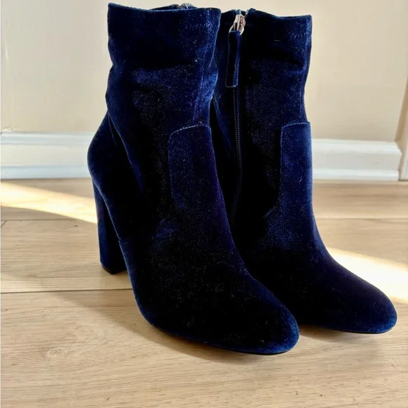 Elegant Blue Velvet Ankle Boots - Picture 6 of 8